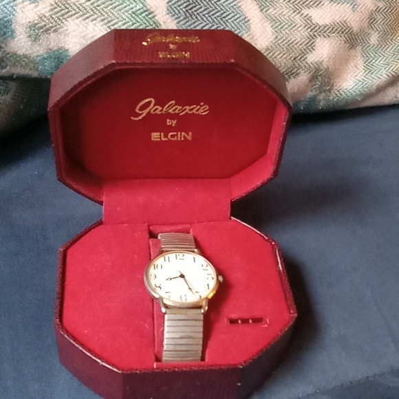 Vintage Galaxie by Elgin quartz watch in box, New battery and working